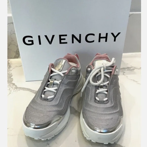 Givenchy Womens Giv 1 Metallic Runner Sneakers Silver $950 (Runs Small)